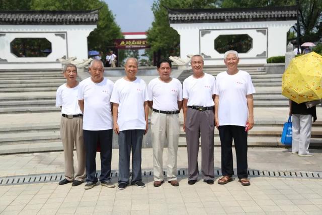 铁道兵汽车团200余名退伍老兵欢聚龙园，回忆峥嵘岁月，再叙战友情谊！
