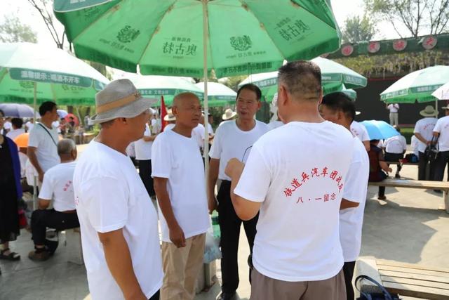 铁道兵汽车团200余名退伍老兵欢聚龙园，回忆峥嵘岁月，再叙战友情谊！